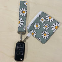 Green Daisies Keychain Set